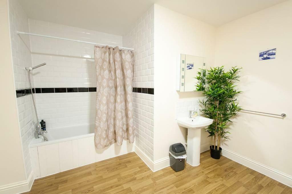 The Broadmead Forest - Spacious City Centre 3Bdr Apartment Bristol Eksteriør bilde